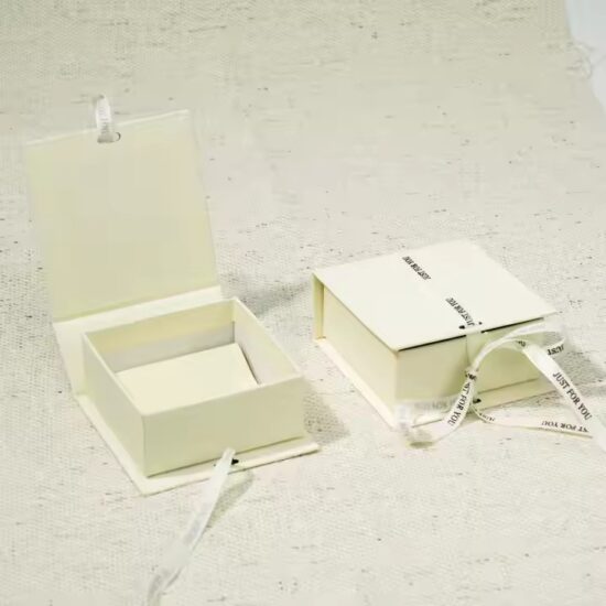 Wholesale Gift Paper Jewelry Boxes with Custom Logo and Velvet Insert