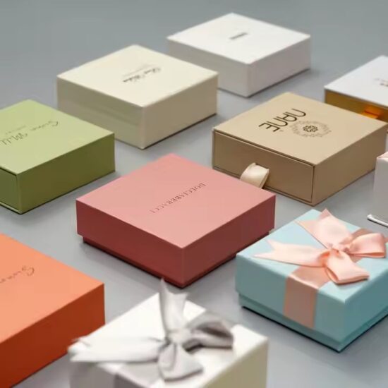 Wholesale Gift Paper Jewelry Boxes with Custom Logo and Velvet Insert