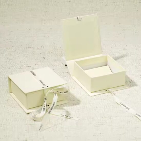 Wholesale Gift Paper Jewelry Boxes with Custom Logo and Velvet Insert