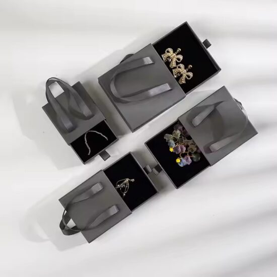 Factory Direct Small Luxury Paper Jewelry Boxes with Custom Logo