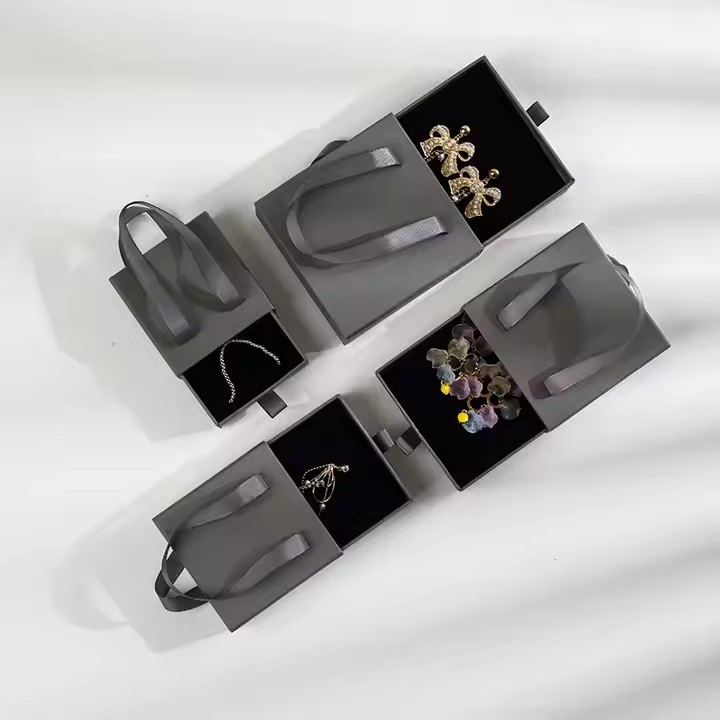 Factory Direct Small Luxury Paper Jewelry Boxes with Custom Logo
