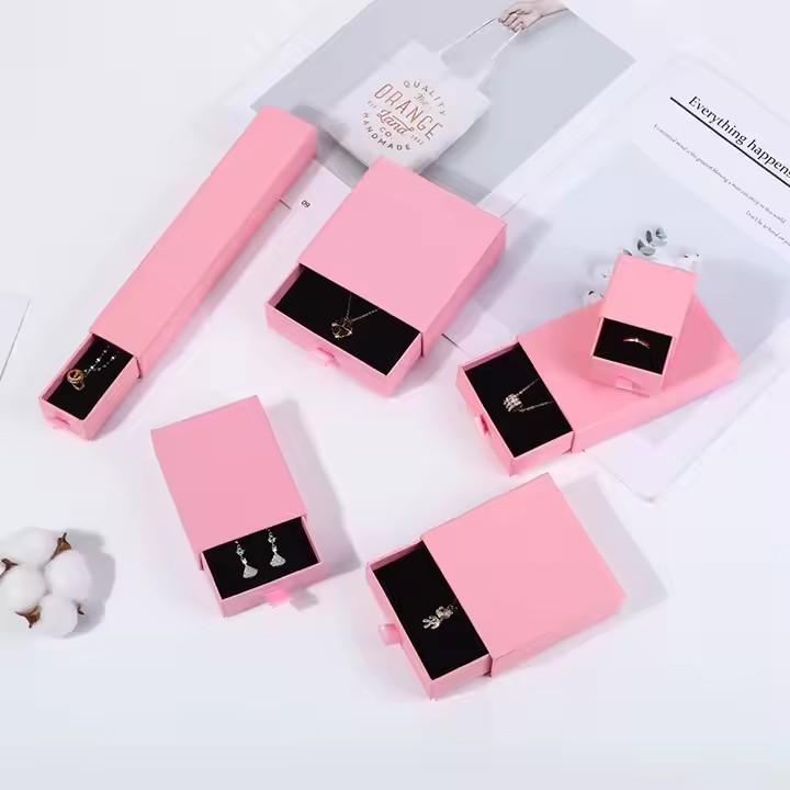 Wholesale Luxury Paper Jewelry Box with Custom Logo and Velvet Insert