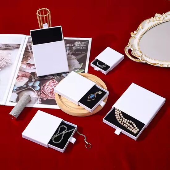 Wholesale Luxury Paper Jewelry Box with Custom Logo and Velvet Insert