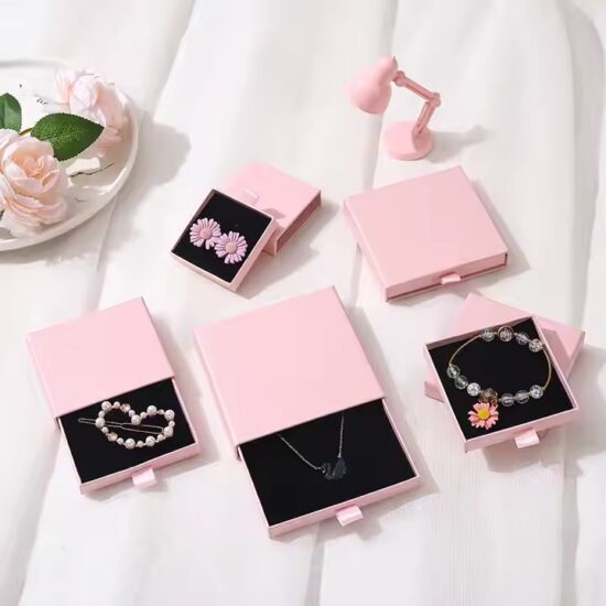 Wholesale Luxury Paper Jewelry Box with Custom Logo and Velvet Insert
