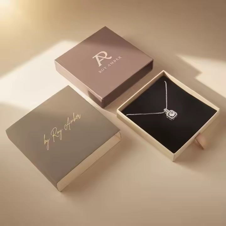 Wholesale Luxury Paper Jewelry Box with Custom Logo and Velvet Insert