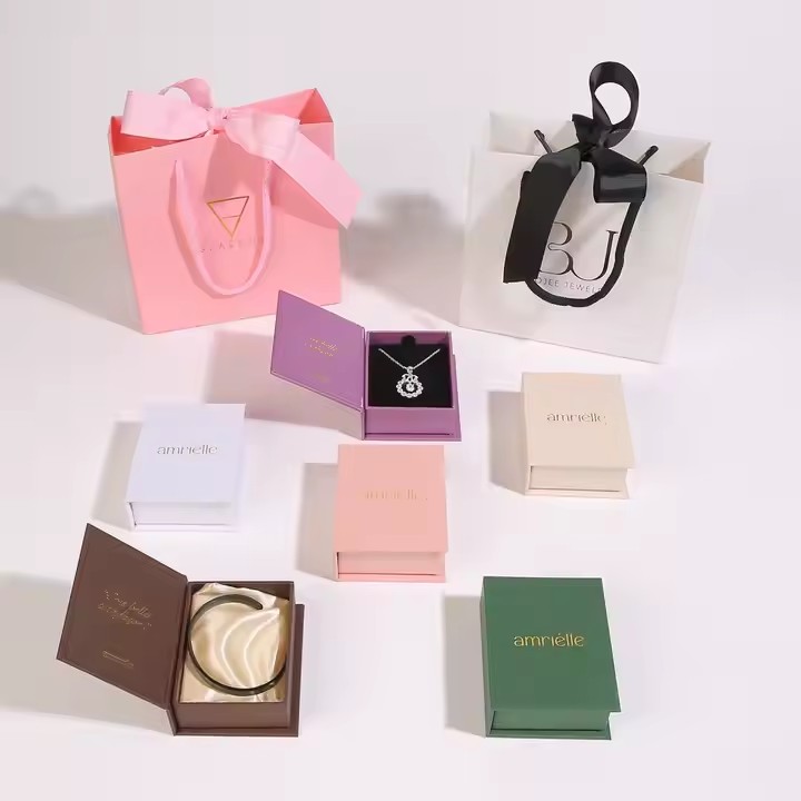 Custom Logo Paper Jewelry Box for Rings and Accessories Packaging