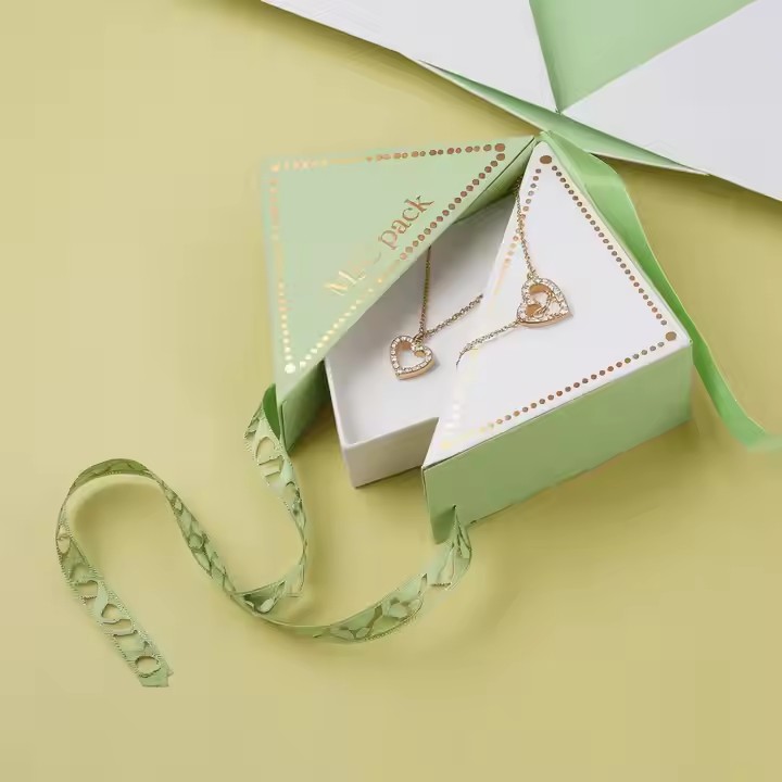 Luxury Recyclable Paper Jewelry Boxes with Eco-Friendly Materials and Elegant Finish