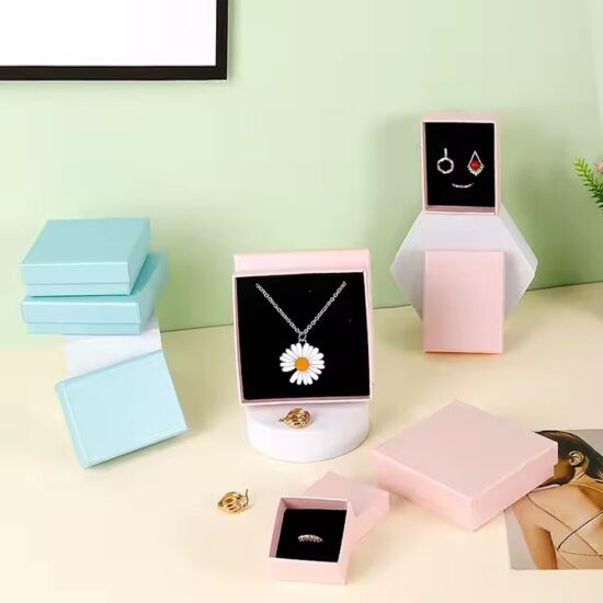 Custom Logo Paper Jewelry Gift Boxes in Various Colors and Sizes