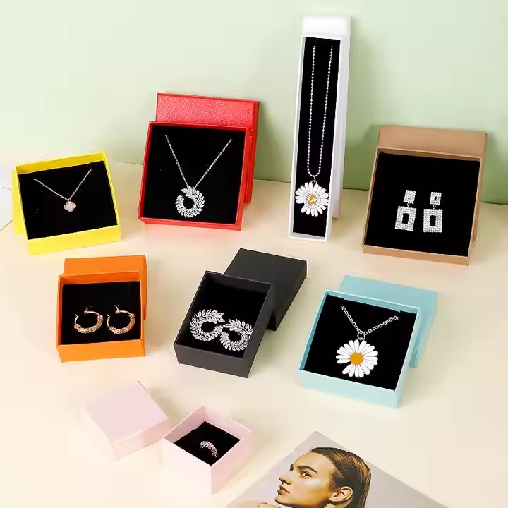 Custom Logo Paper Jewelry Gift Boxes in Various Colors and Sizes
