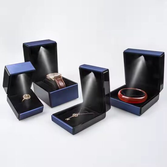 Creative Vintage Leather Jewelry Box with Retro Style Design