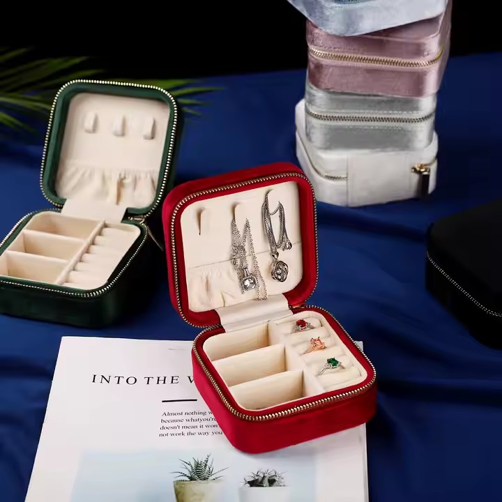 Custom Logo Portable Travel Jewelry Box with Secure Compartments