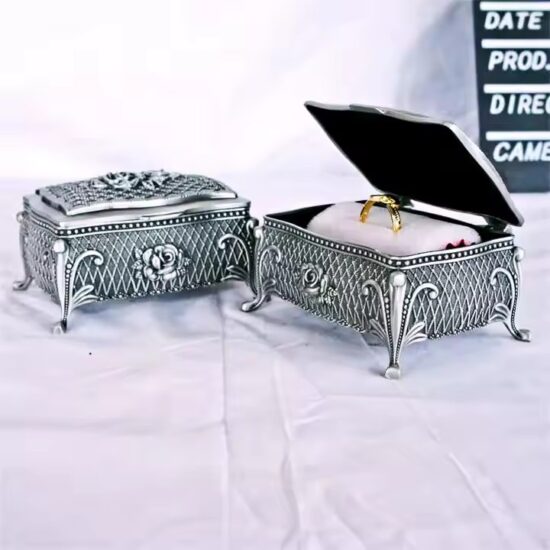 Creative Metal Jewelry Box for Gifting and Decorative Display