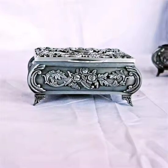 Creative Metal Jewelry Box for Gifting and Decorative Display