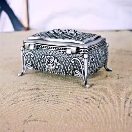 Creative Metal Jewelry Box for Gifting and Decorative Display