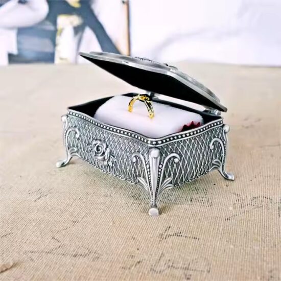 Creative Metal Jewelry Box for Gifting and Decorative Display