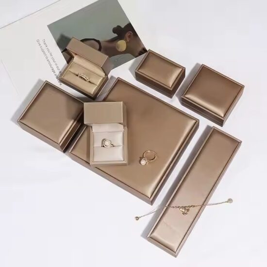 High-End Fashion PU Leather Jewelry Box with Velvet Lining