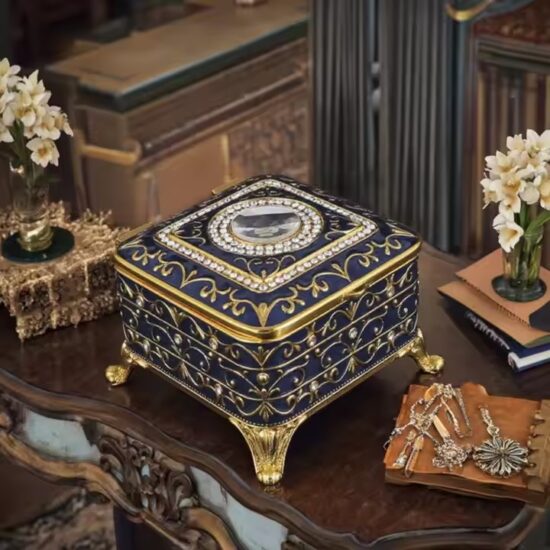 Creative Luxury Vintage Metal Jewelry Box with Engraved Lid