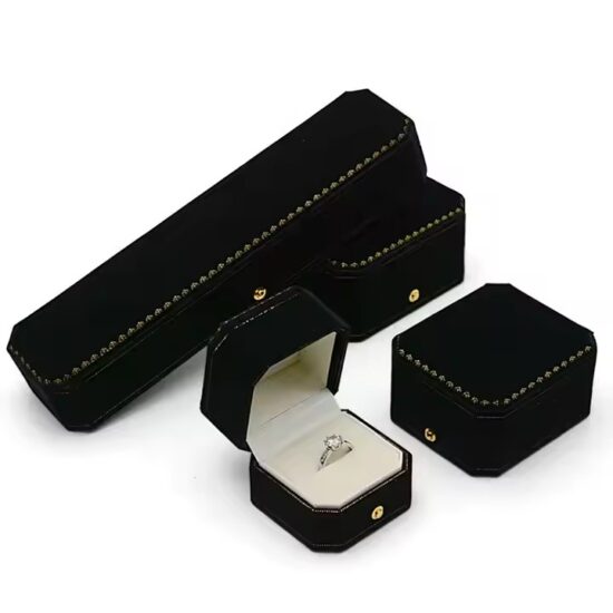 High-end portable velvet jewelry box with logo and ring organizer