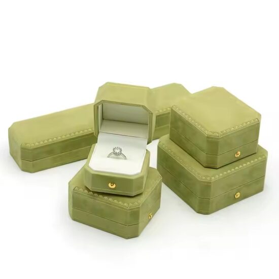 High-end portable velvet jewelry box with logo and ring organizer