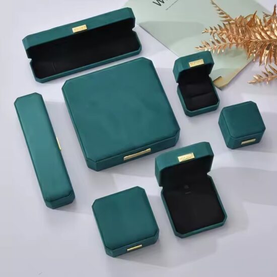 High-end portable velvet jewelry box with logo and ring organizer