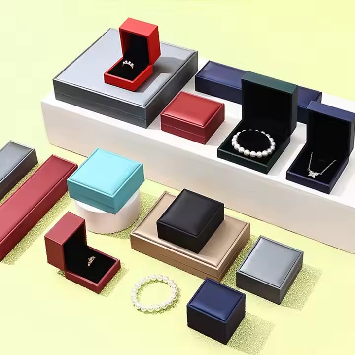 Luxury Fashion PU Leather Jewelry Box with Custom Logo