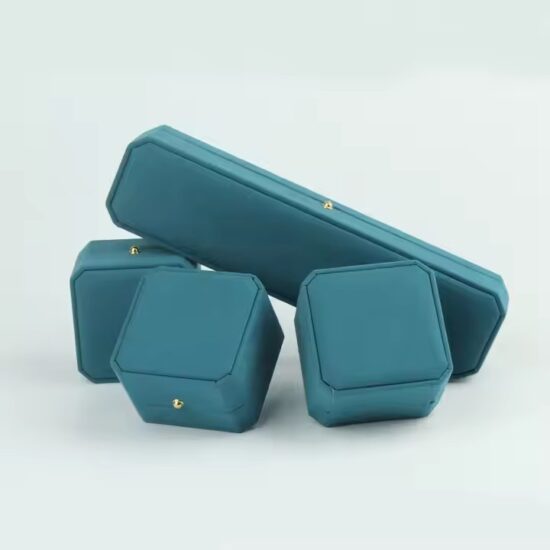 Bestselling luxury velvet jewelry gift box with custom logo