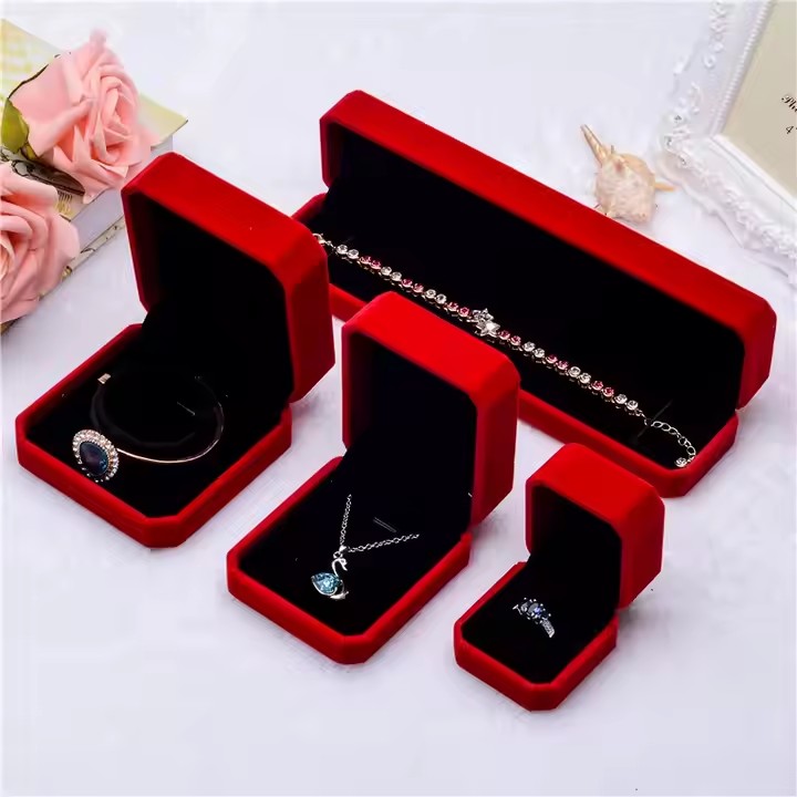 Bestselling luxury velvet jewelry gift box with custom logo