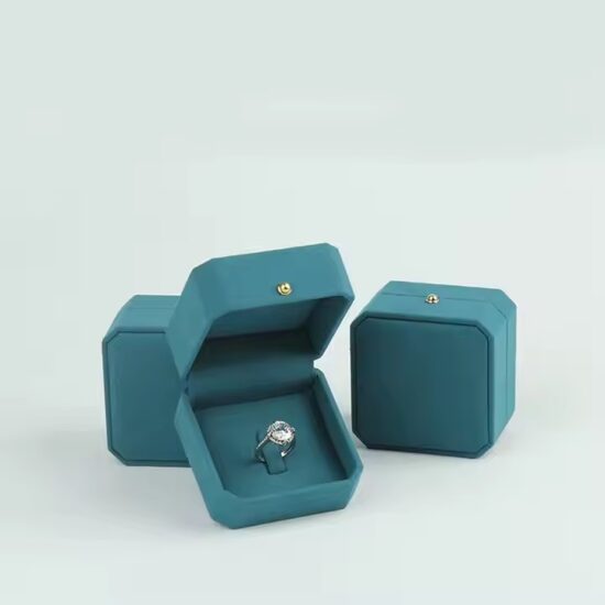 Bestselling luxury velvet jewelry gift box with custom logo