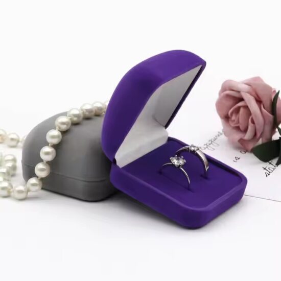 Minimalist velvet jewelry box for rings and earrings