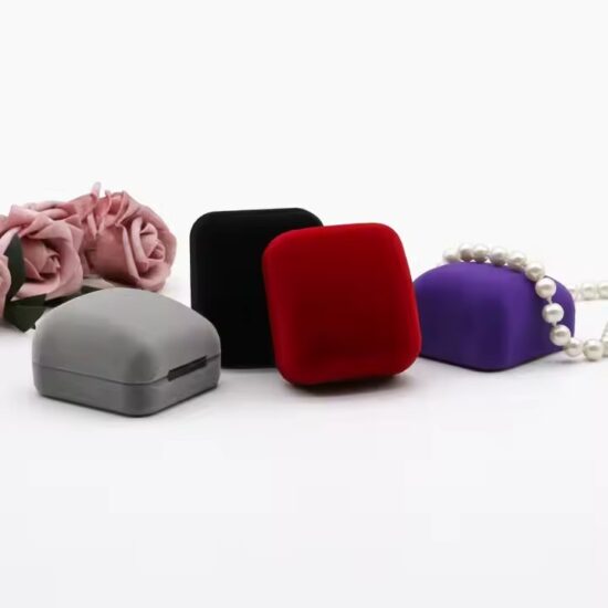 Minimalist velvet jewelry box for rings and earrings