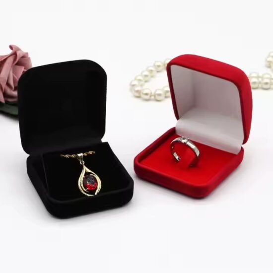 Minimalist velvet jewelry box for rings and earrings