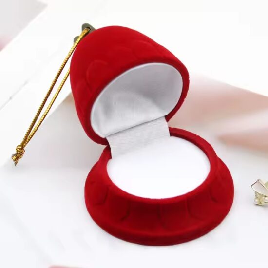 Christmas velvet jewelry box for rings and holiday gifts

