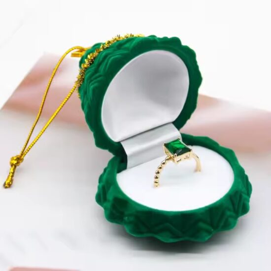 Christmas velvet jewelry box for rings and holiday gifts


