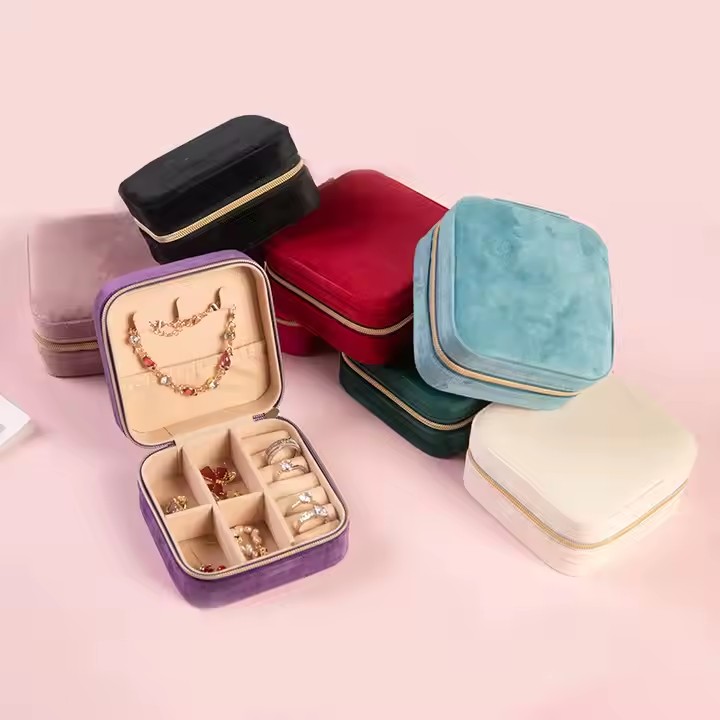 Square velvet travel jewelry box with zipper and ring organizer