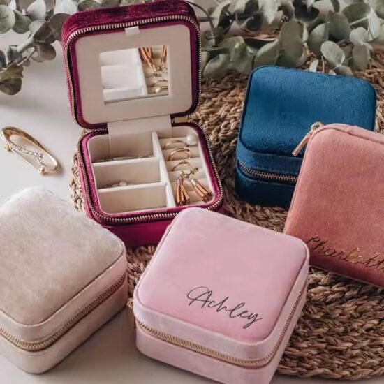 Square velvet travel jewelry box with zipper and ring organizer
