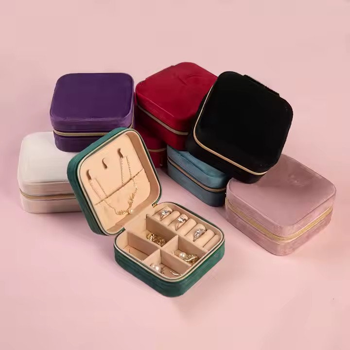 Square velvet travel jewelry box with zipper and ring organizer
