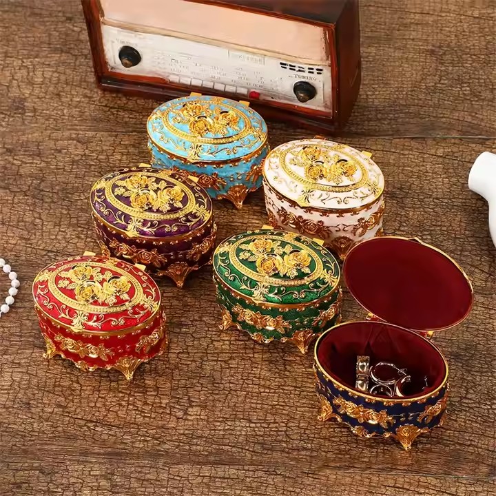 Custom Vintage Luxury Metal Jewelry Box with Engraved Lid