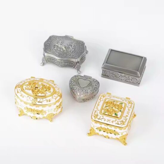Custom Vintage Luxury Metal Jewelry Box with Engraved Lid
