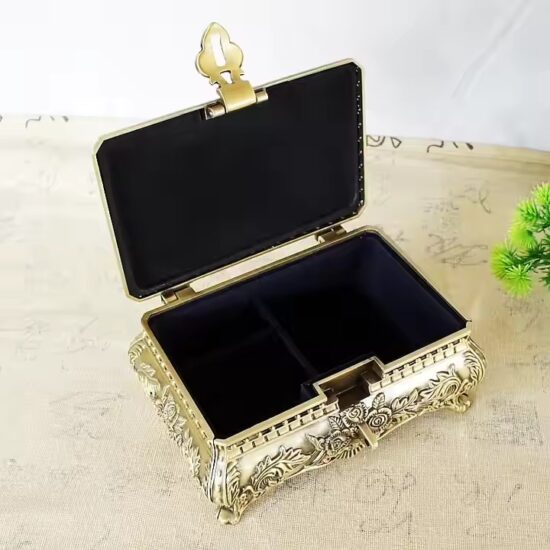 Fashion Luxury Metal Jewelry Box with Elegant Finish and Compartments