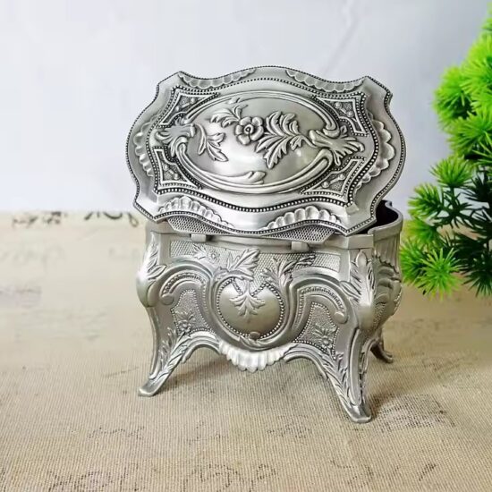 Fashion Luxury Metal Jewelry Box with Elegant Finish and Compartments