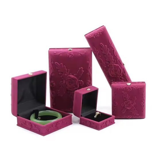 High-end velvet jewelry box for rings with custom logo and premium finish