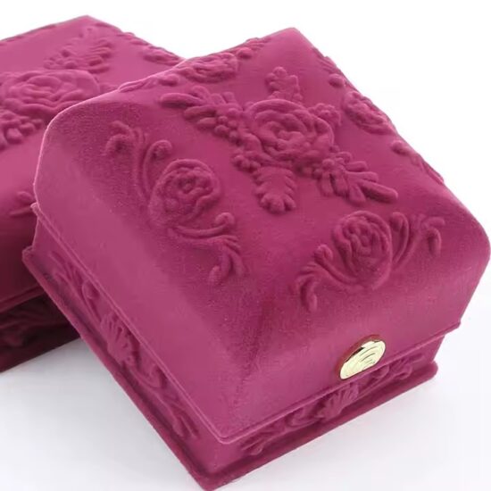 High-end velvet jewelry box for rings with custom logo and premium finish