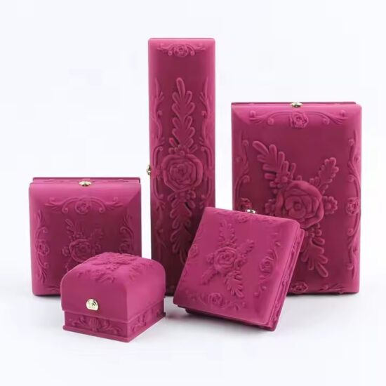 High-end velvet jewelry box for rings with custom logo and premium finish