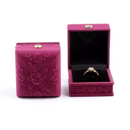 High-end velvet jewelry box for rings with custom logo and premium finish