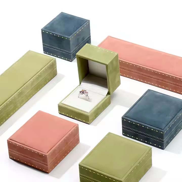 Custom velvet jewelry box for wholesale with logo and elegant insert